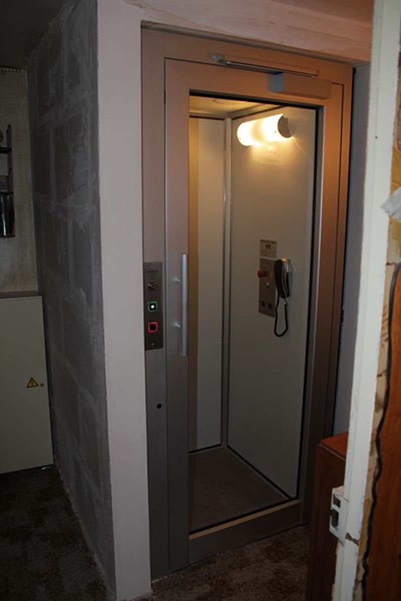 Disposition d'un ascenseur de petites dimensions dans les environs de Ballancourt