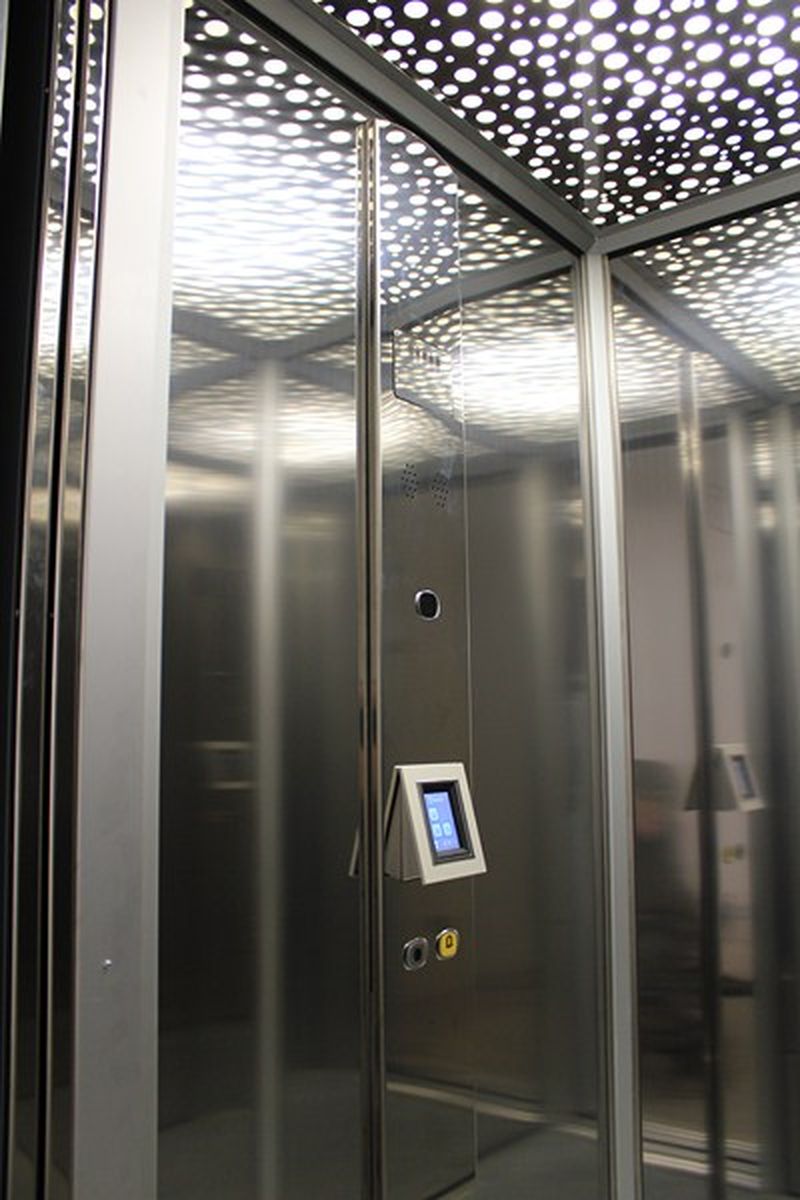 Installer un ascenseur avec portes coulissantes à Saint-Jean-Cap-Ferrat