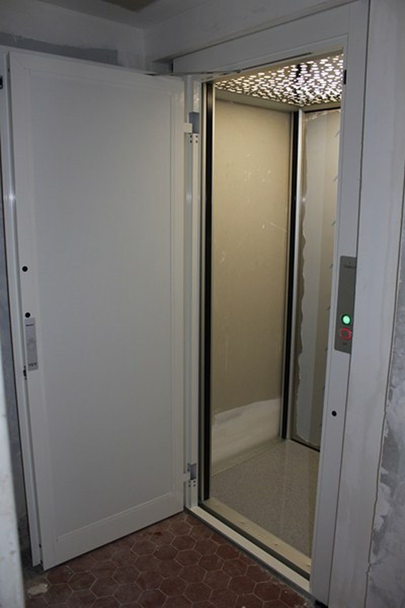 Petit ascenseur privé à côté de Cagnes-sur-Mer 06