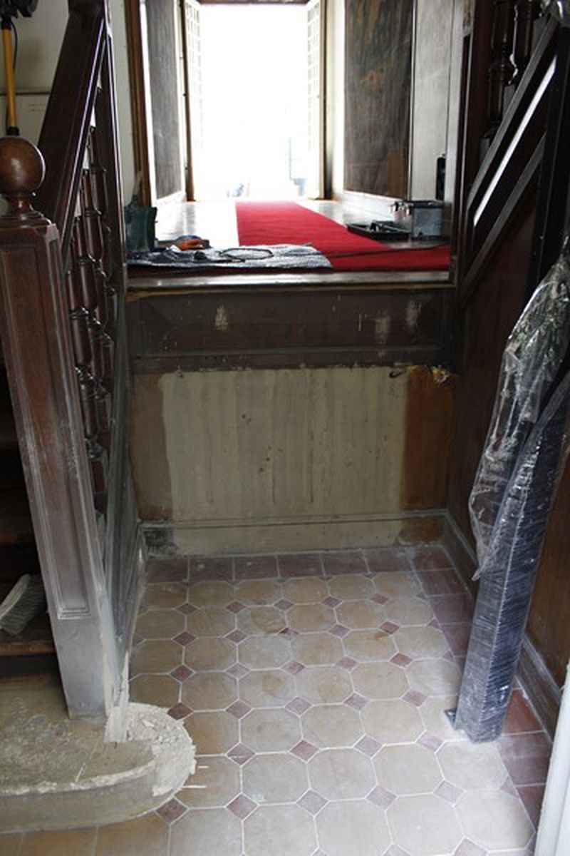 Ascenseur résidentiel auto-portant dans une cage d'escalier proche de Paris 75