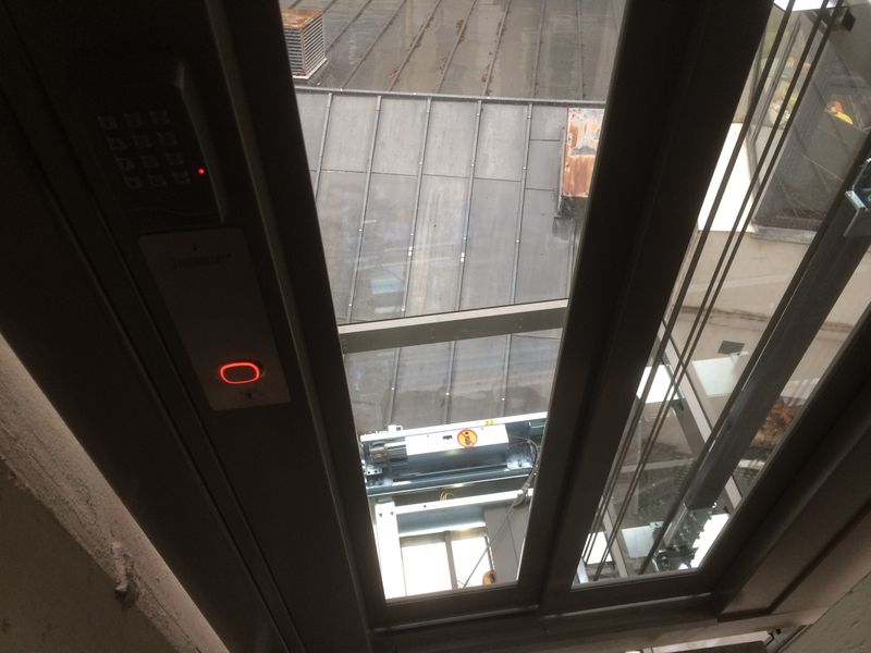 Montage d'un ascenseur en extérieur pour appartement autour de Paris 75