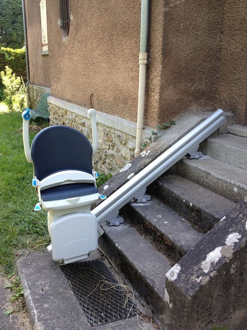 Fixation d'un siège monte escalier droit à Soisy sur Seine