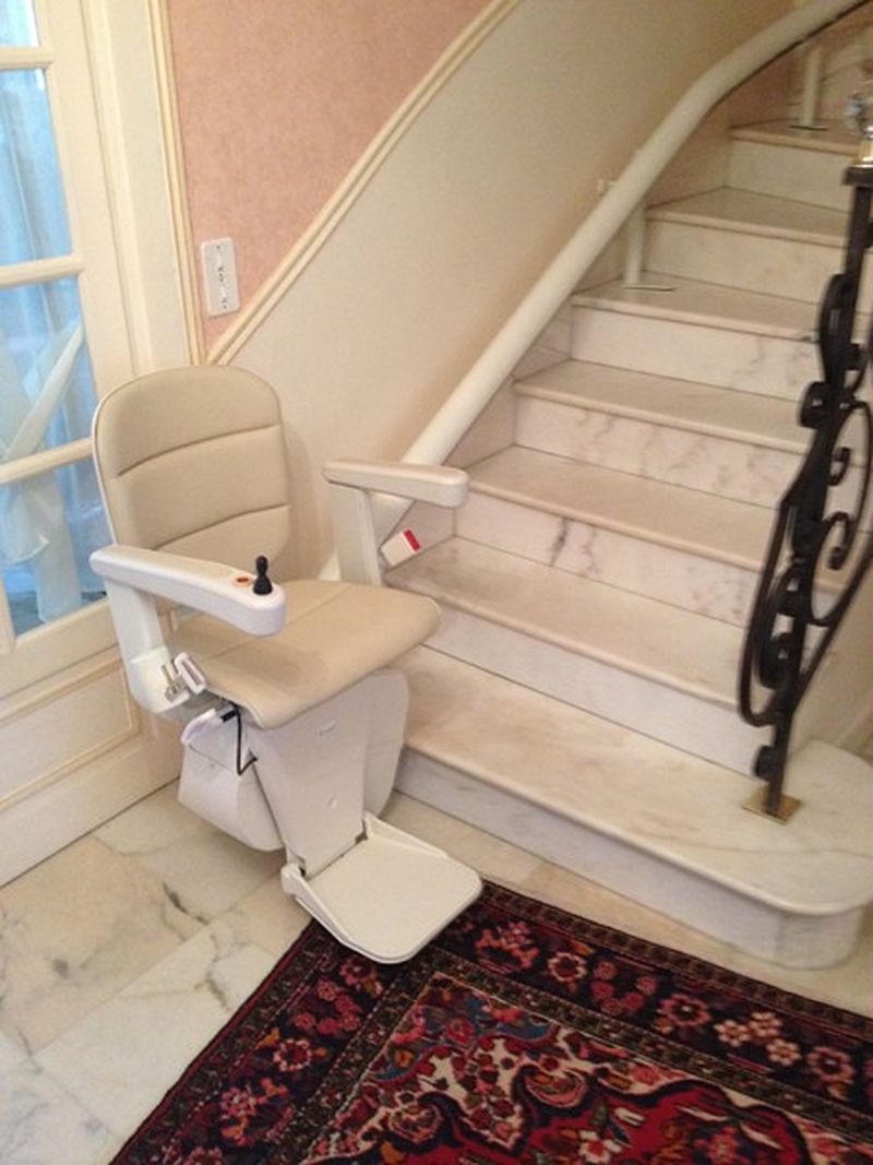 Aménagement d'un siège monte escalier électrique à Issy les Moulineaux