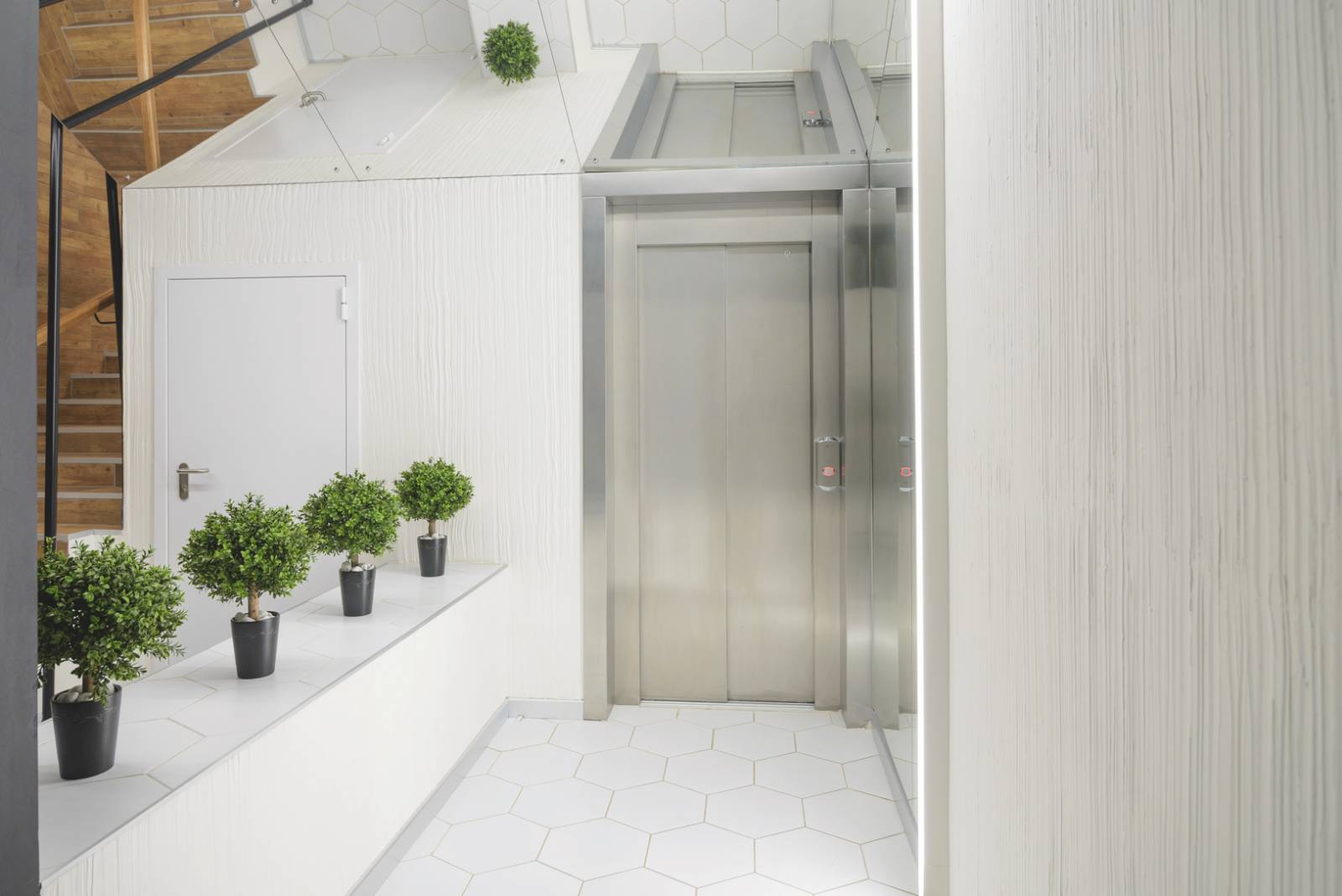 Installateur d'ascenseur intérieur avec gaine maçonnée 