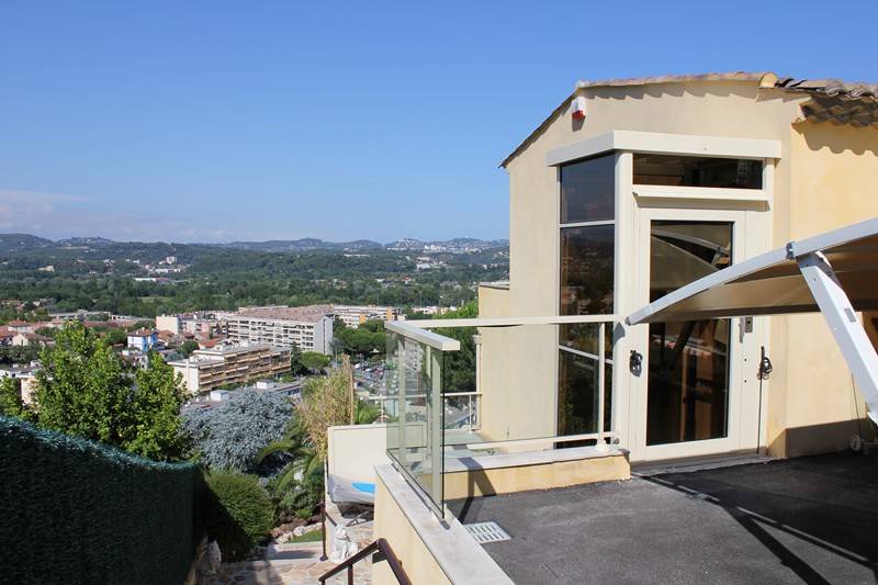 Adapter un ascenseur extérieur vitré à proximité de Mandelieu