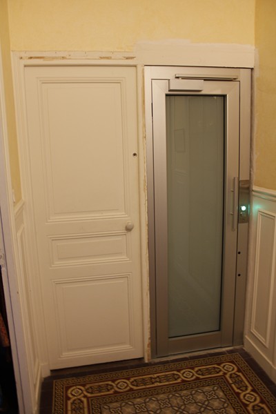 Aménager un ascenseur très étroit sur mesure près de Bourg-la-Reine 92