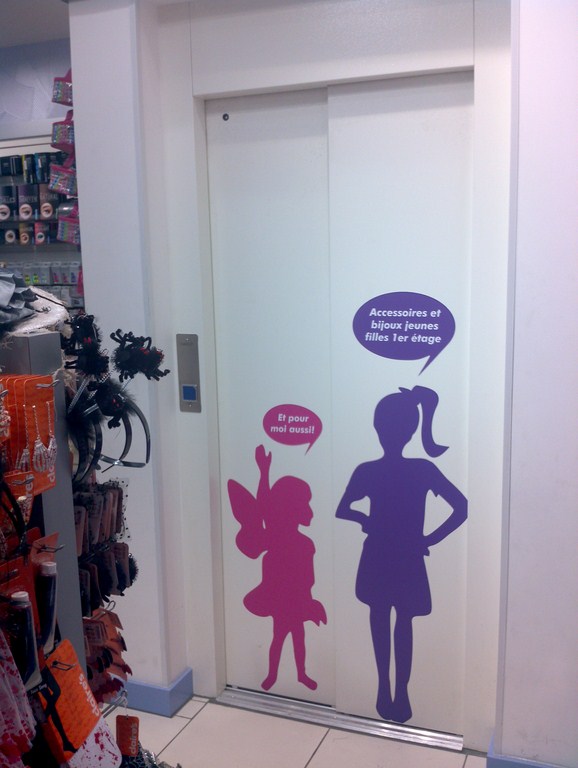 Installer un élévateur vertical pmr porte coulissante à Paris 75