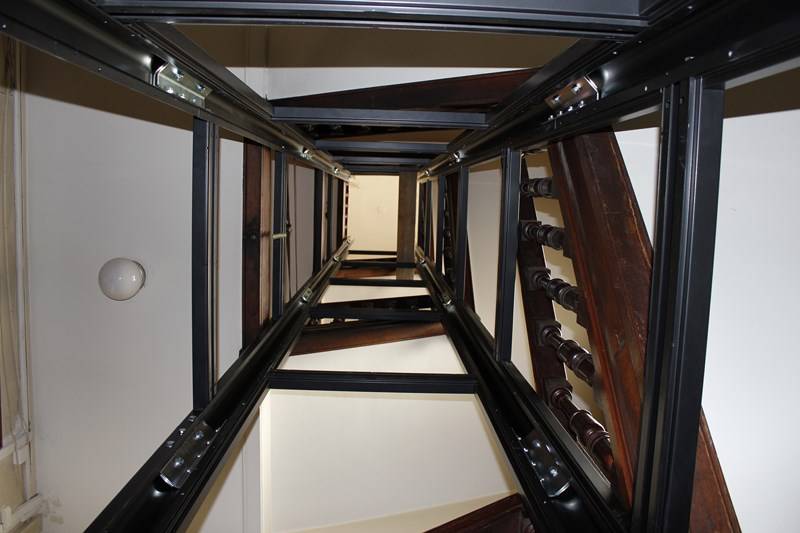 Elévateur privatif auto-portant dans un cage d'escalier à Paris 75