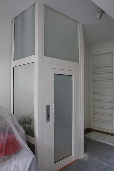 Réalisation d'un ascenseur particulier auto-portant à Paris 75