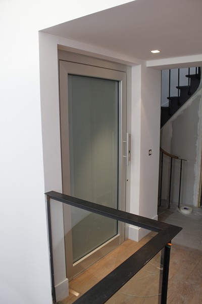 Poser un ascenseur résidentiel en intérieur à Paris 75