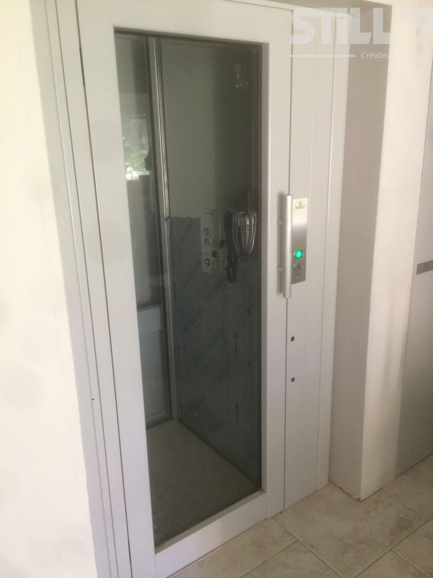 Montage d'un petit ascenseur près d'Orsay 91