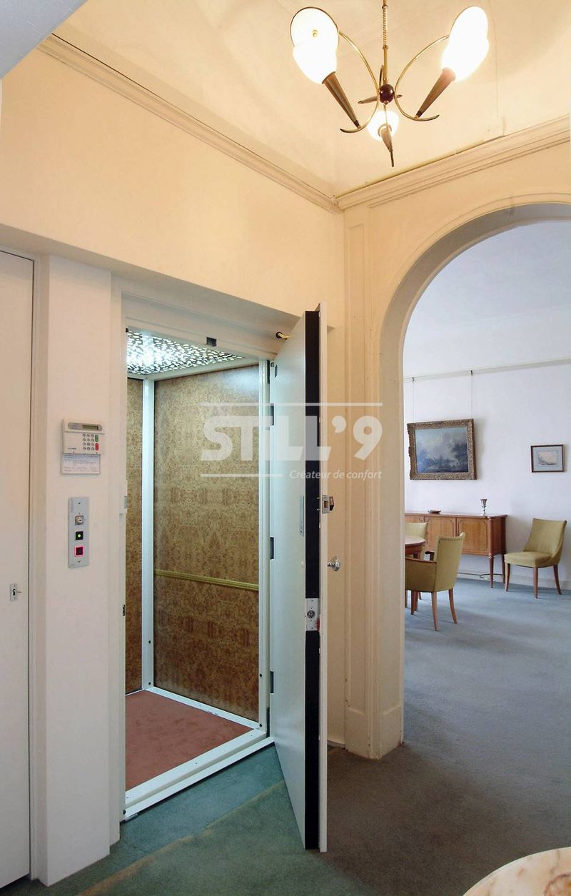 Incorporer un élévateur privatif Domuslift modèle S - Small dans un salle à manger près de Lieusaint 77