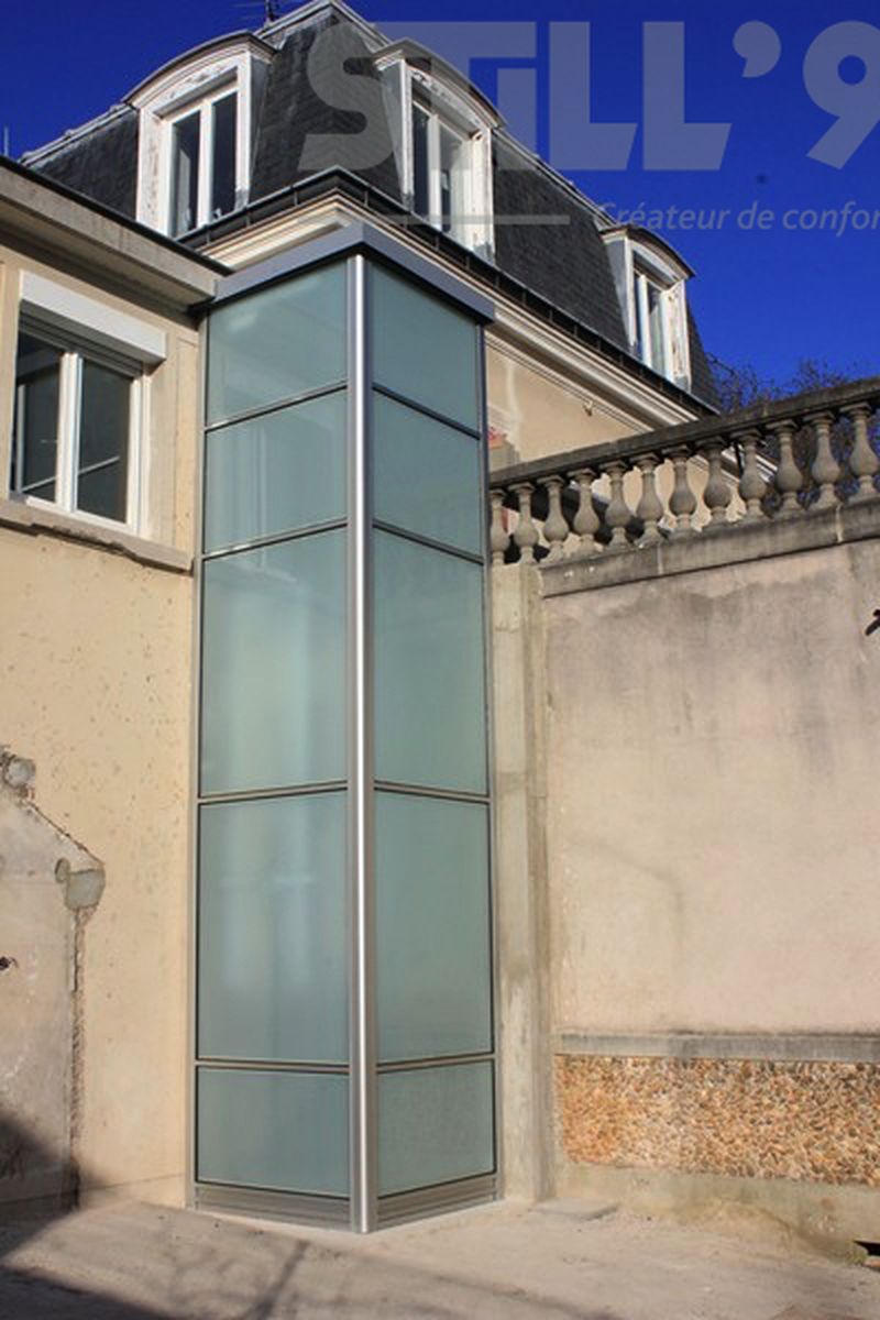 Ascenseur pylônes auto-portants près d'Issy-les-Moulineaux 92