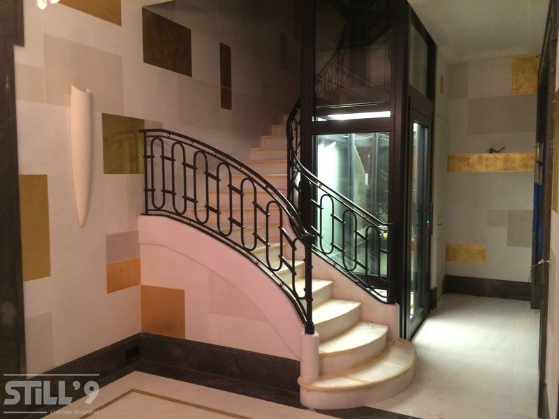 Ascenseur intérieur en pylônes auto-portants à Paris 75