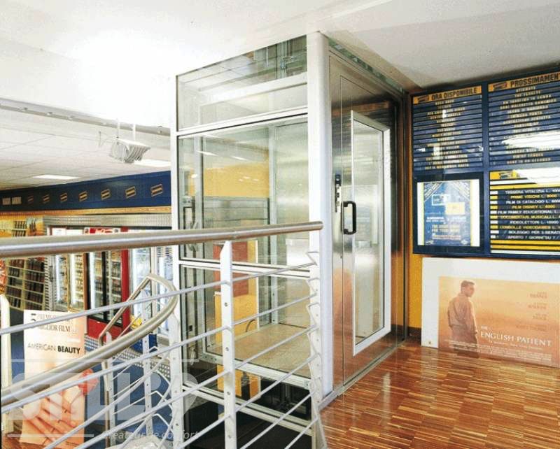 Distributeur d'élévateur privatif intérieur de grande taille proche de Buc 78