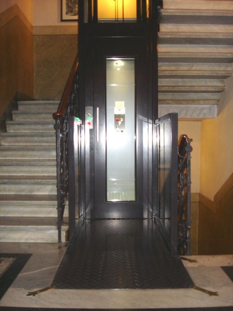 Très petit ascenseur hydraulique pour 2 personnes dans l'Essonne 91