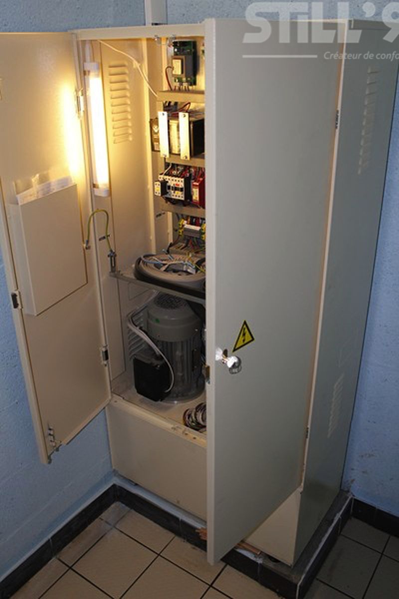 Grande armoire technique pour élévateur dans les Hauts de Seine 92