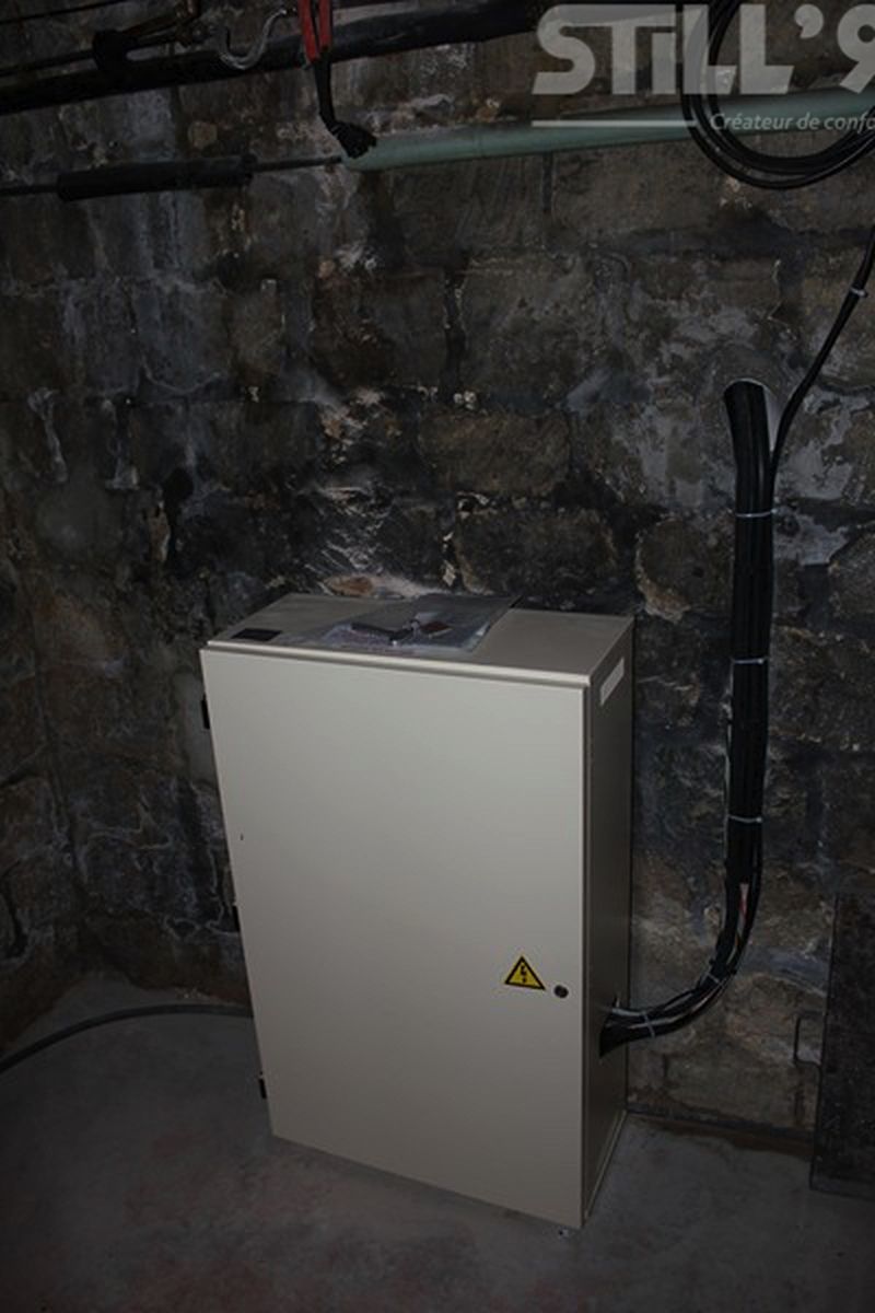 Petite armoire de commandes pour ascenseur en Seine et Marne 77