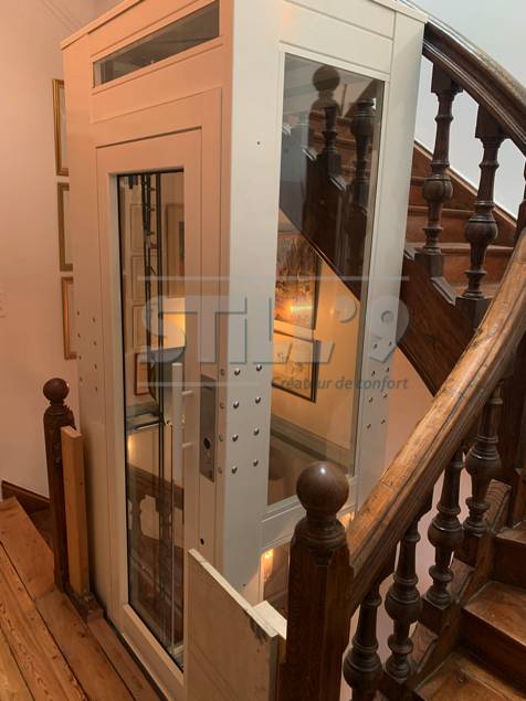 Pose d'un tout petit élévateur ascenseur intérieur dans les environs d'Amiens 80