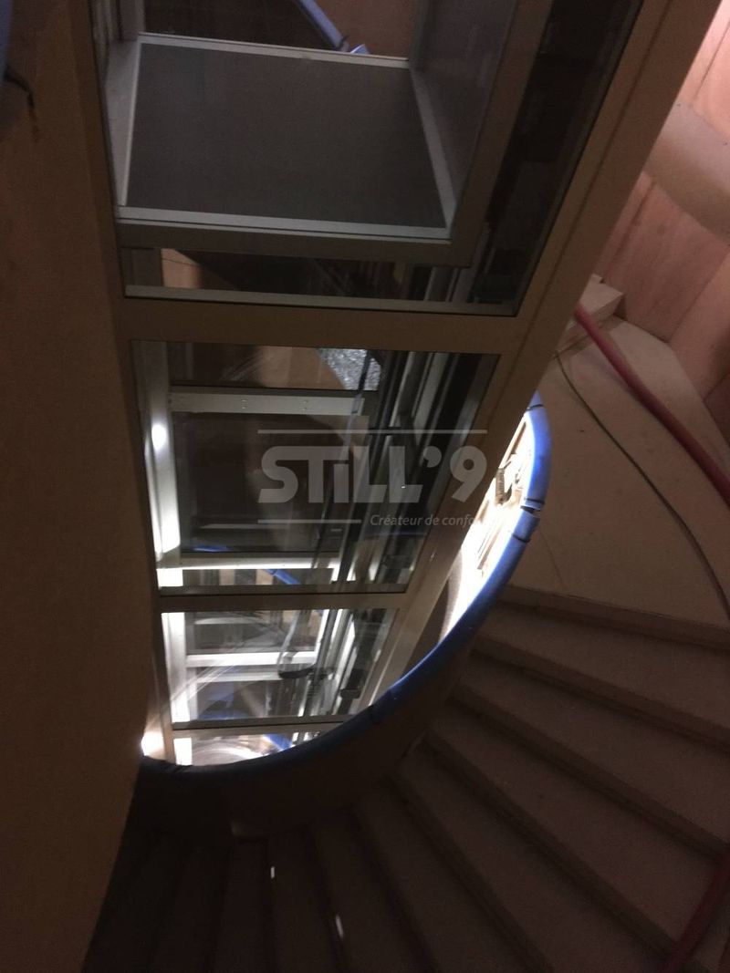 Positionner un ascenseur intérieur avec sa cabine auto-portante dans le département du 92