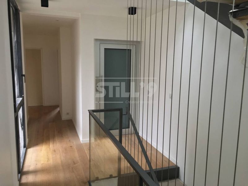 Utilisation d'un ascenseur élévateur sur plusieurs niveaux dans les Hauts de Seine 92