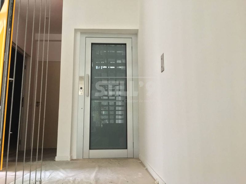 Fixation d'un ascenseur élévateur intérieur à Garches