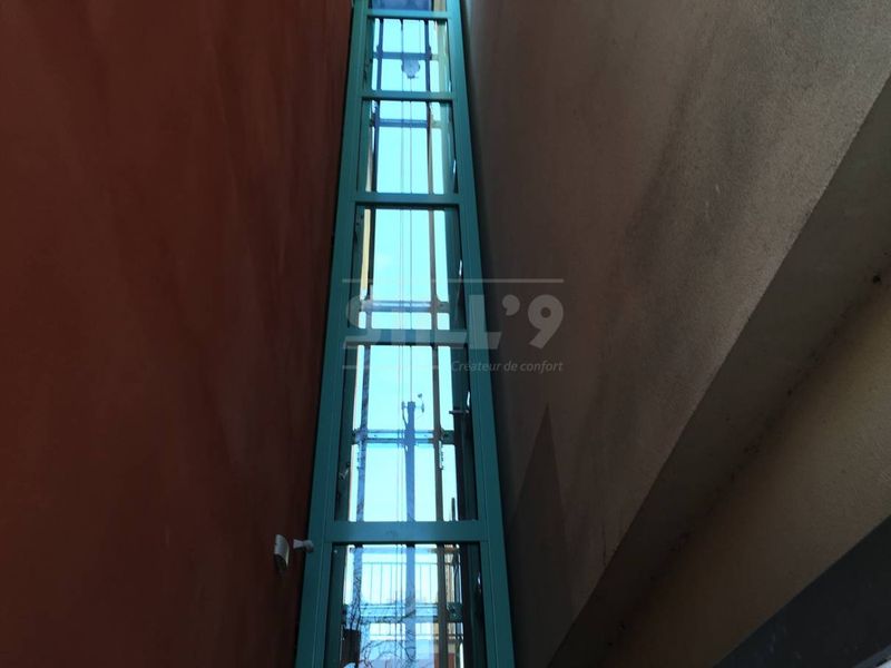 Montage d'un élévateur à l'extérieur proche de Champigny sur Marne 94