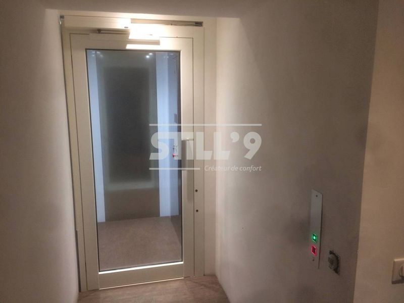 Quelle est la largeur d'un passage de porte pour un Domuslift modèle Standard à côté d'Orly 94