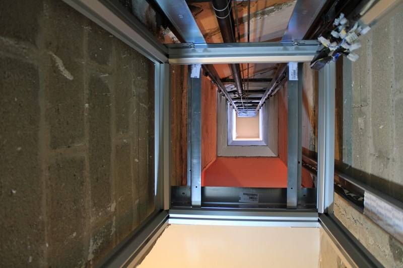 Distributeur d'ascenseur domestique situé à Paris 75.