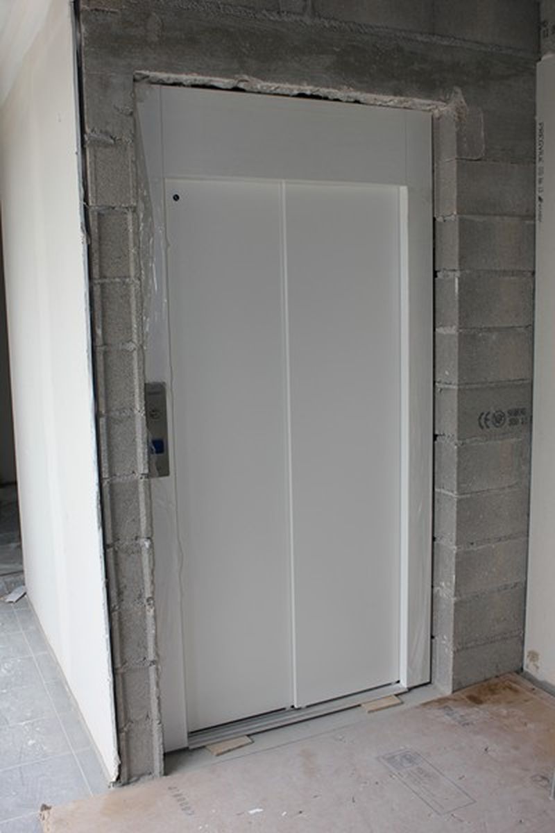 Distributeur d'élévateur vertical pmr à Bobigny 93