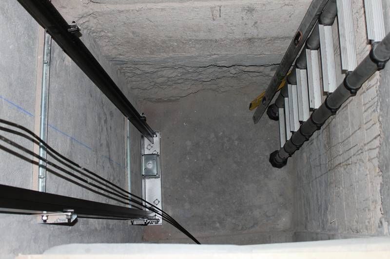 Montage d'une plate-forme élévatrice près de Cagnes sur Mer