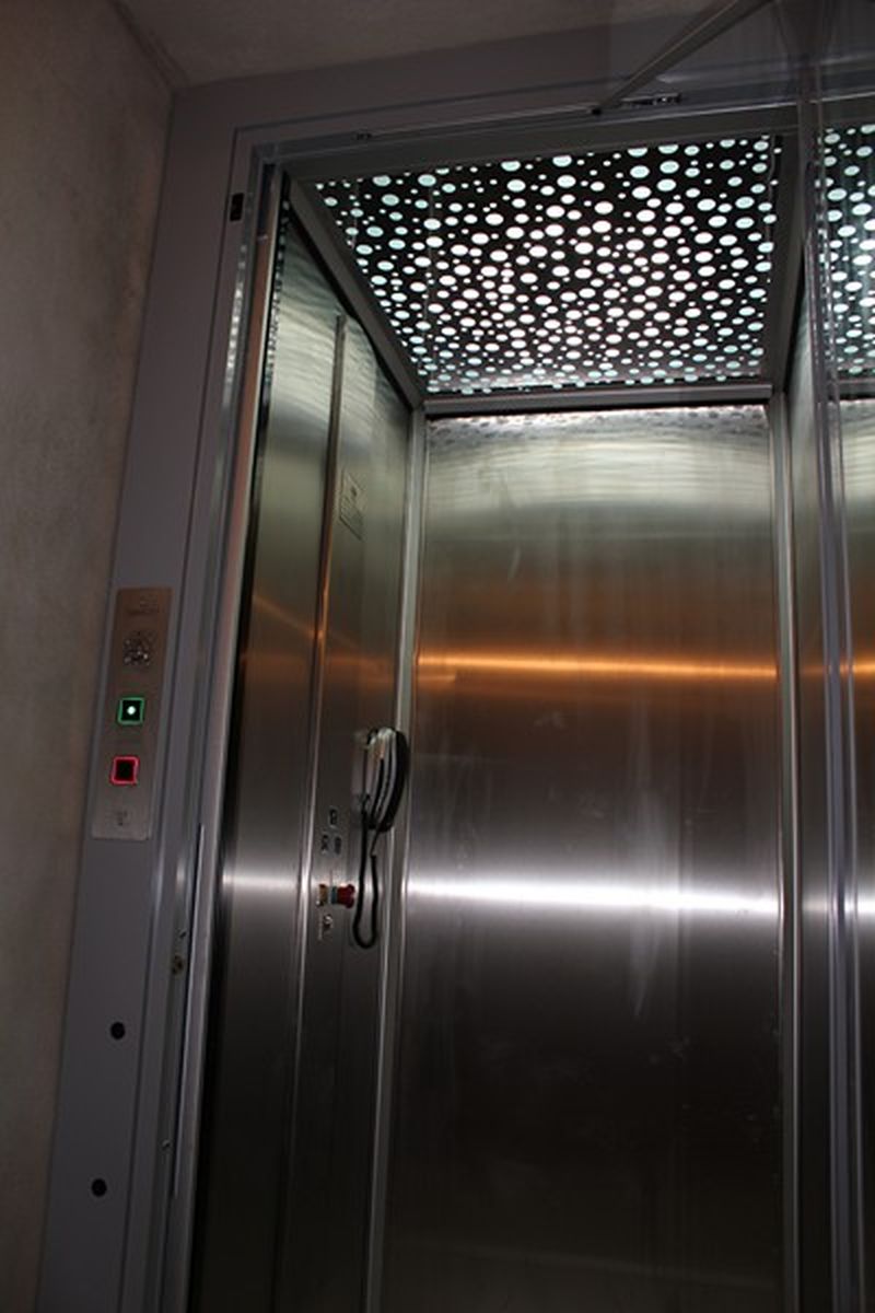 Fabricant d'un petit ascenseur particulier autour du 06