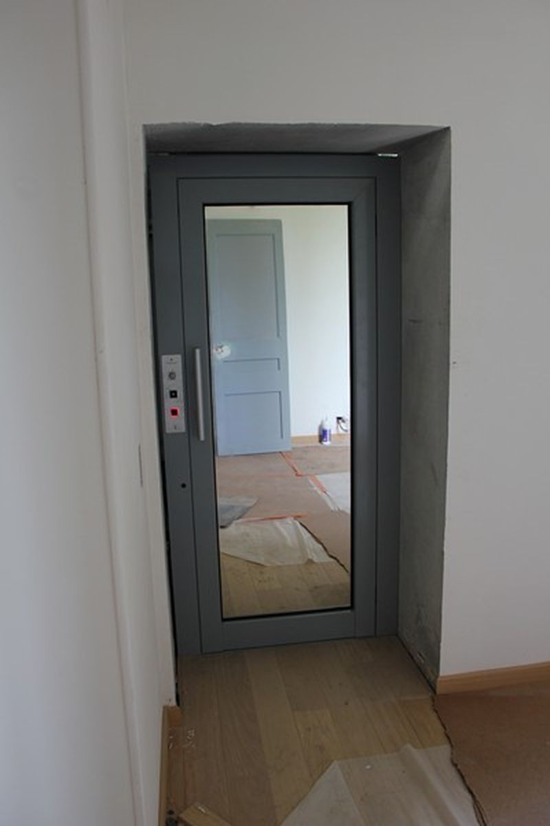 Pose d'un ascenseur pour particulier en gaine maçonnée dans le département 06