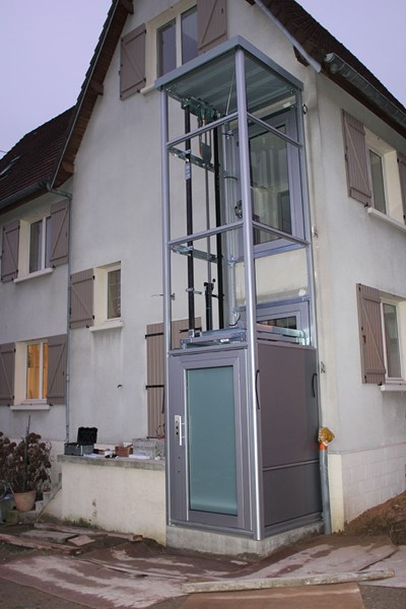 Livraison d'un ascenseur privé en extérieur à proximité de Montmorency