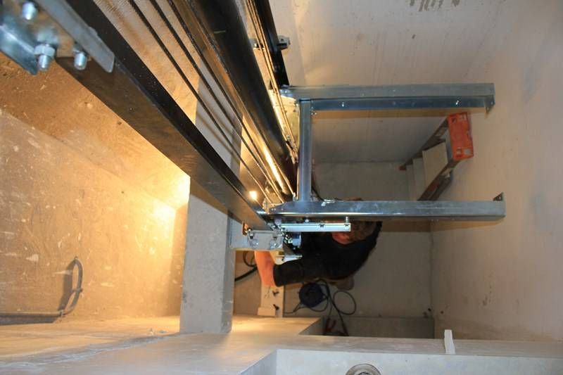 Implanter un monte personne avec portes coulissantes vers la région paca