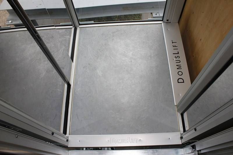 Ascenseur en pylône extérieur vitré aux alentours de Saint-Jean-Cap-Ferrat 06