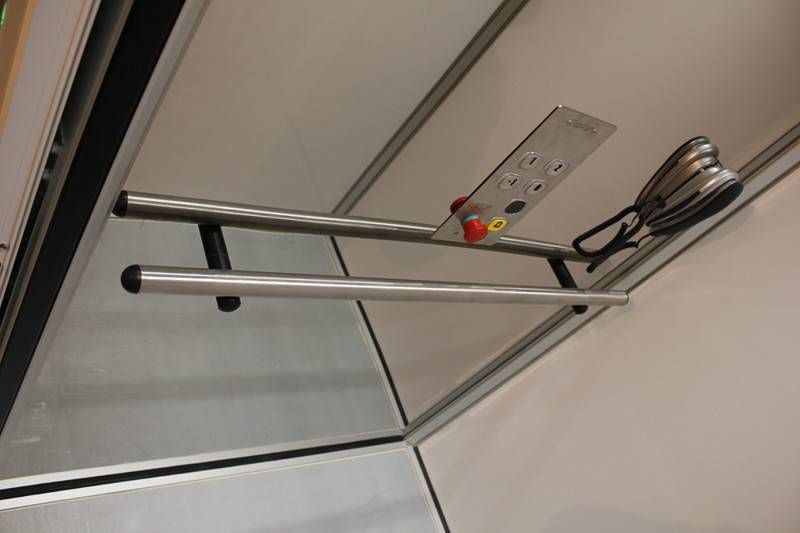 Pose d'un ascenseur à piston hydraulique à Paris 75