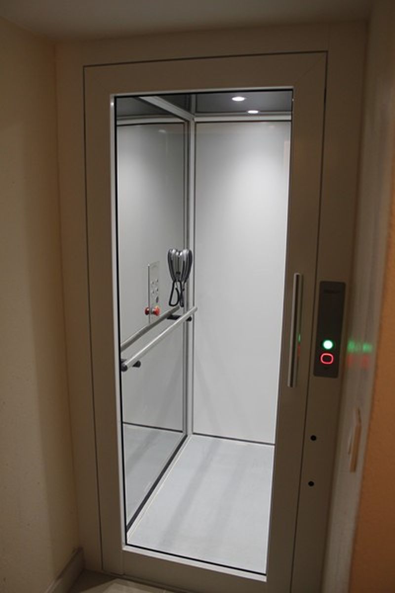 Monte charge intérieur avec piston hydraulique autour de Paris 75