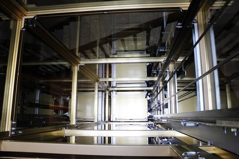 Ascenseur pour intérieur en pylône proche de Paris 75