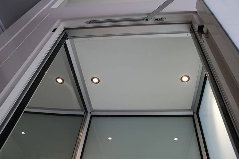 Elévateur hydraulique sur cinq niveaux vers Paris 75