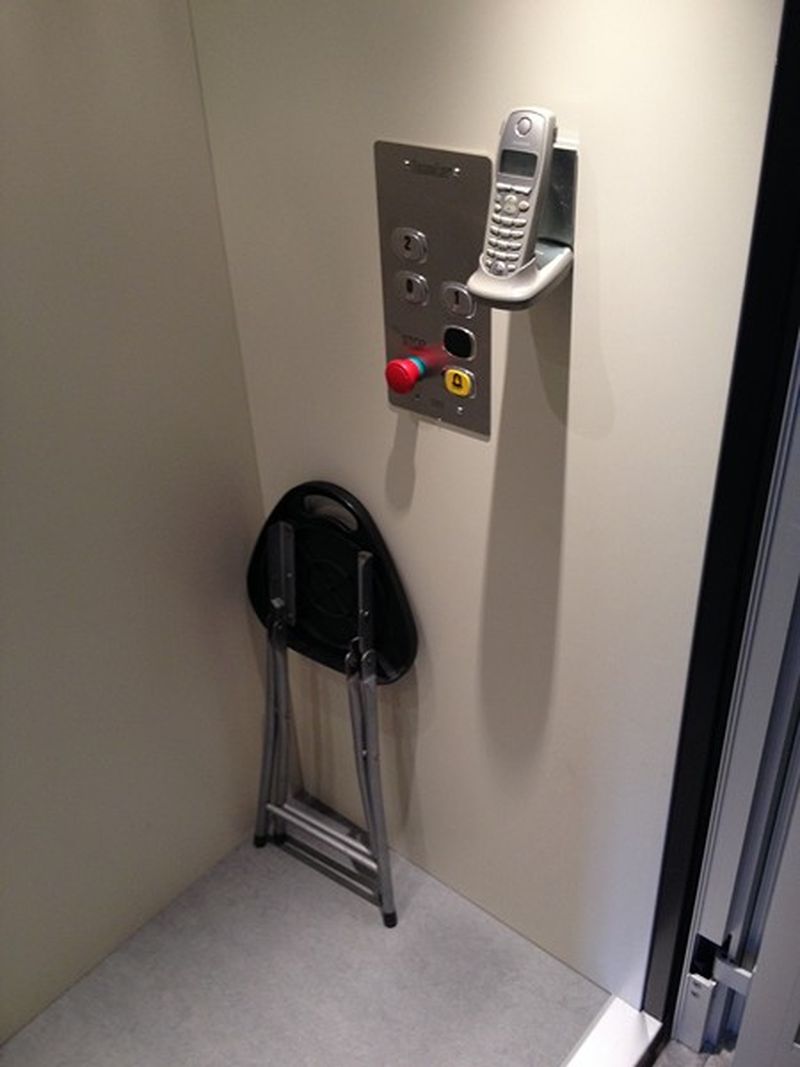 Montage d'une petite plate-forme intérieure en région parisienne