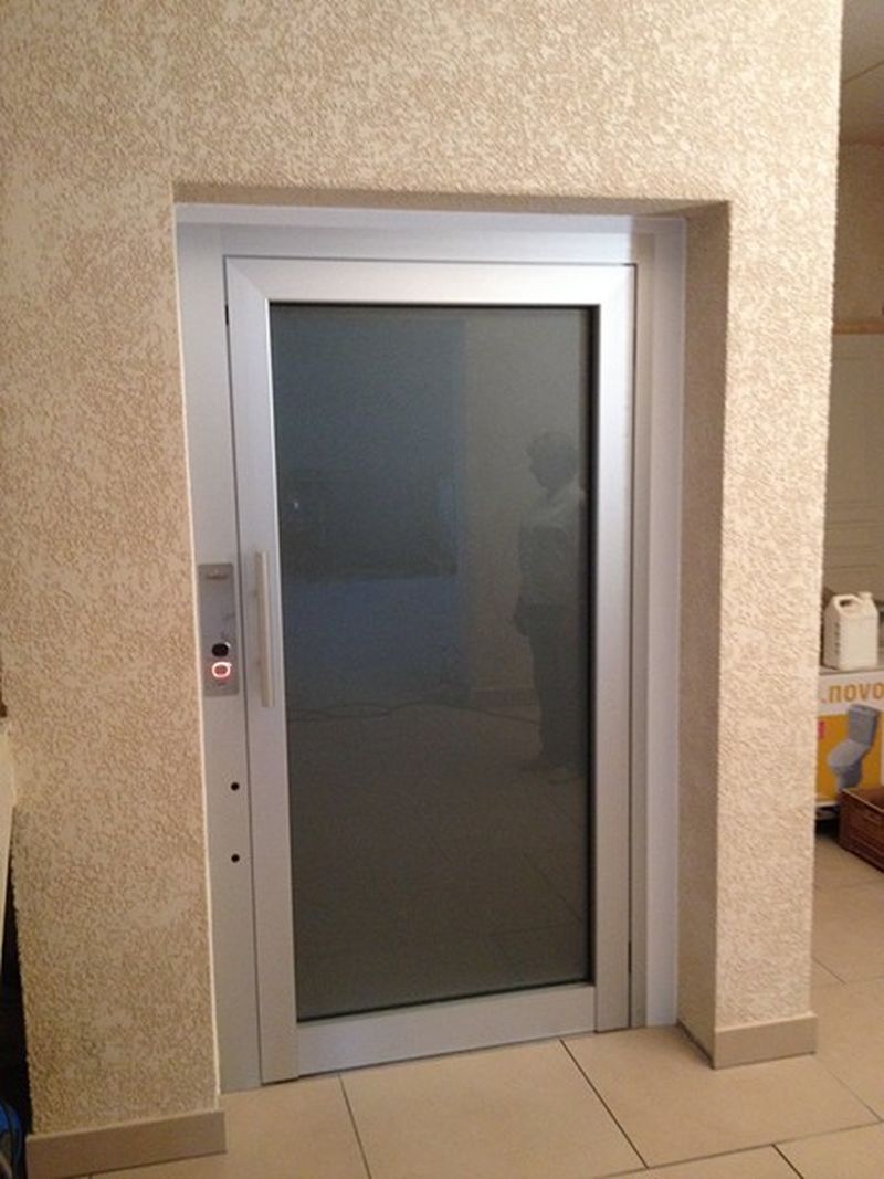 Poser un élévateur monte personne avec portes battantes dans l'Yonne 89