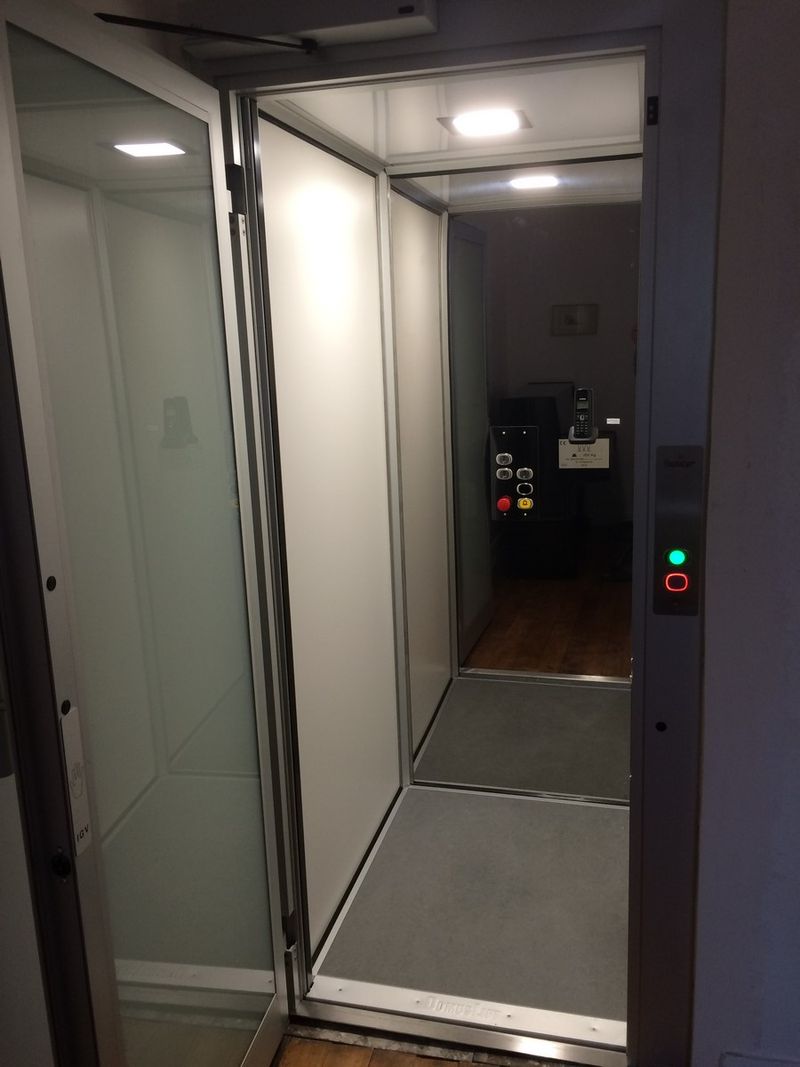 Commercialiser un ascenseur privatif de petite taille près du 92