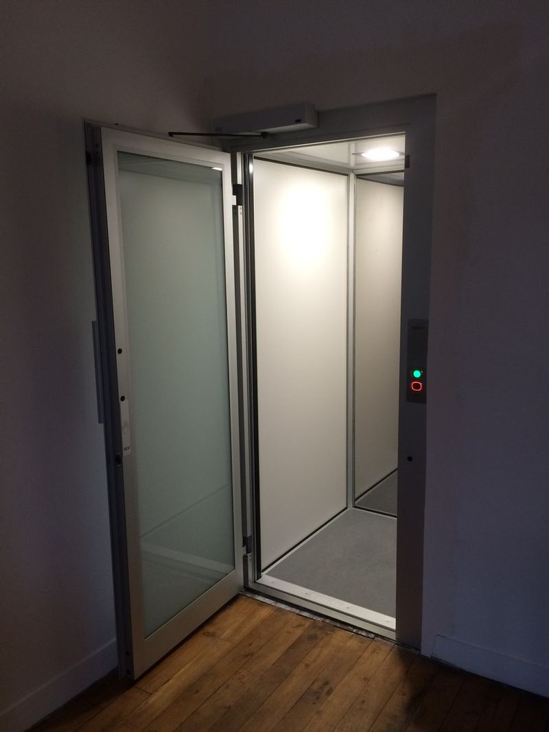 Pose d'un élévateur privatif proche du département des Hauts de Seine