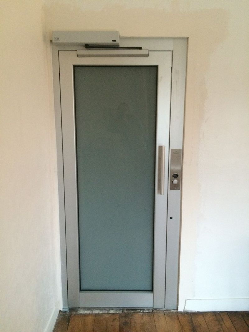 Poser un tout petit ascenseur non loin du 92