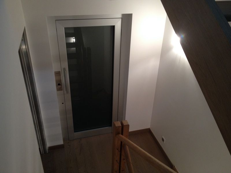 Implanter un ascenseur sur mesure privatif autour du 75