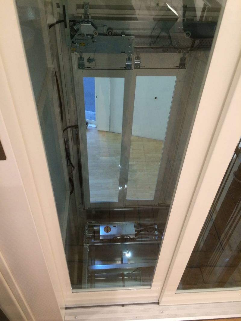 Distributeur d'un ascenseur epmr à côté de Paris 75