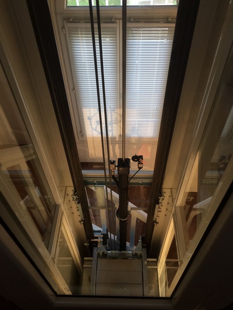 Adapter un ascenseur privatif aux dimensions réduites autour du 92