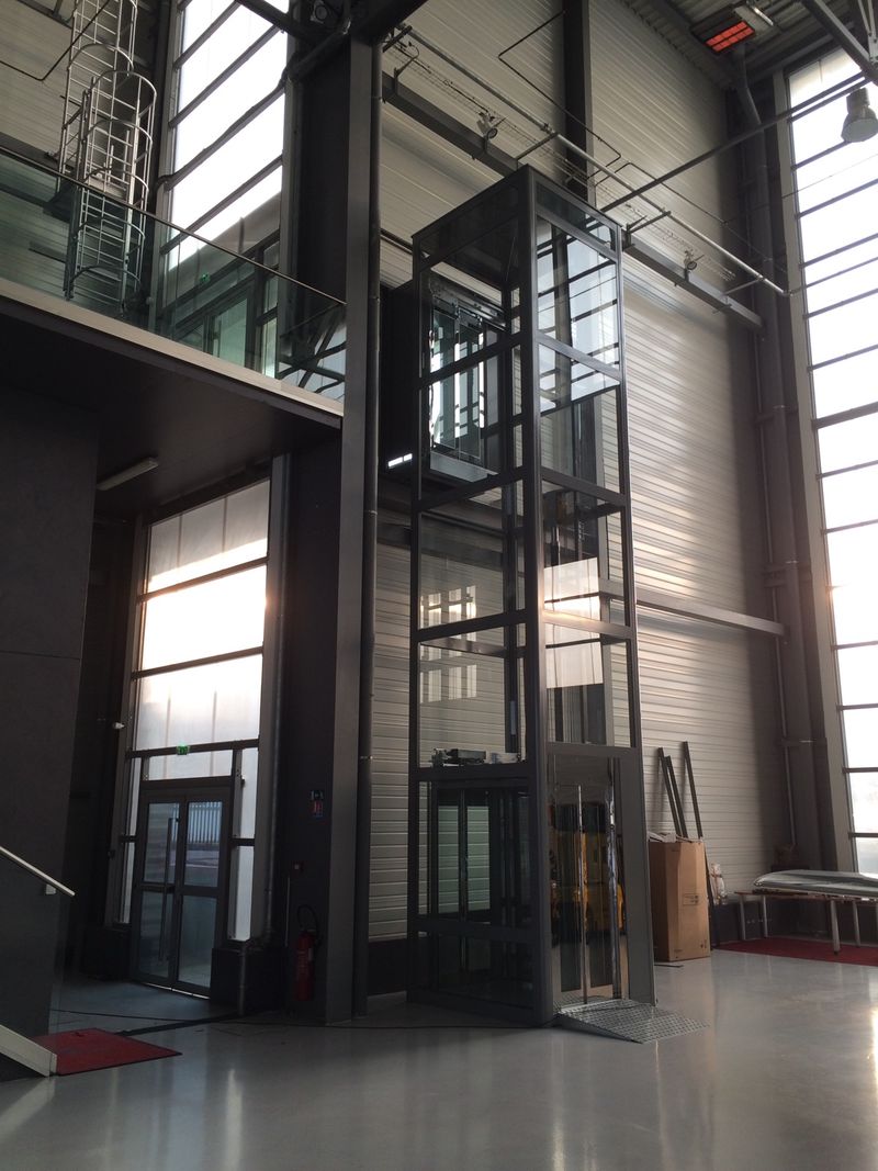 Positionner un élévateur epmr à côté du Bourget département 93