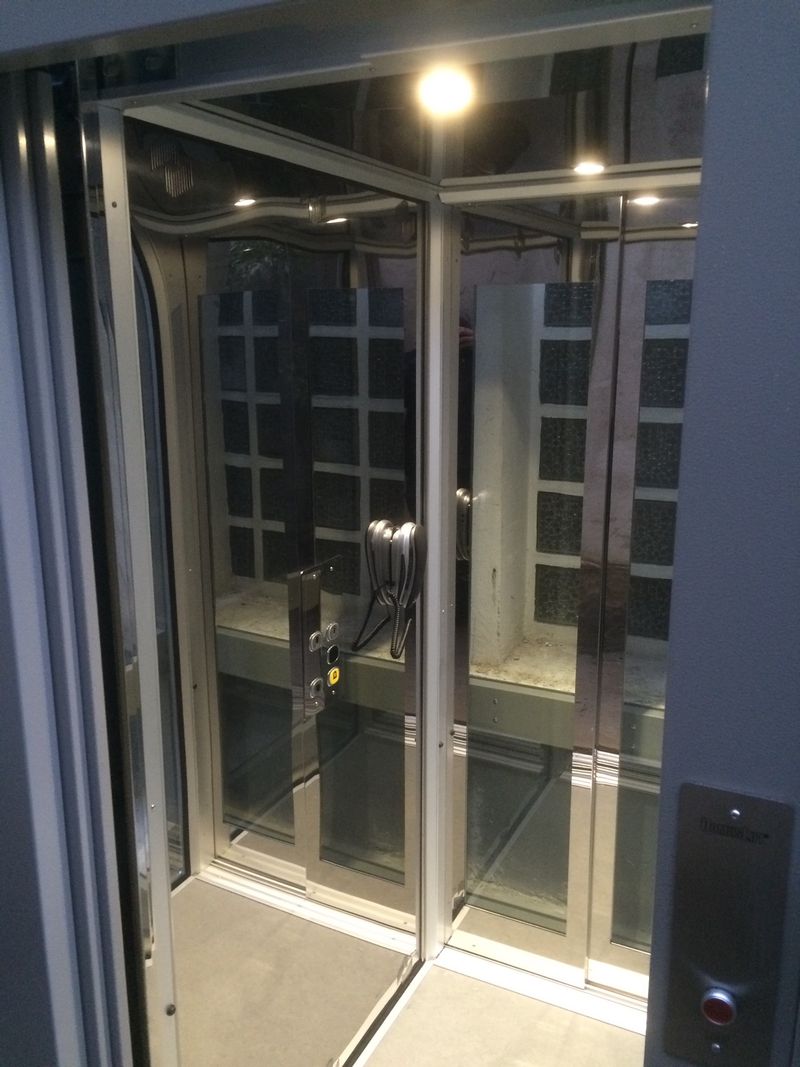 Distributeur d'ascenseur pour appartement pas très loin de Paris 75